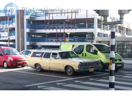 AH-42-19, Ford Country Sedan