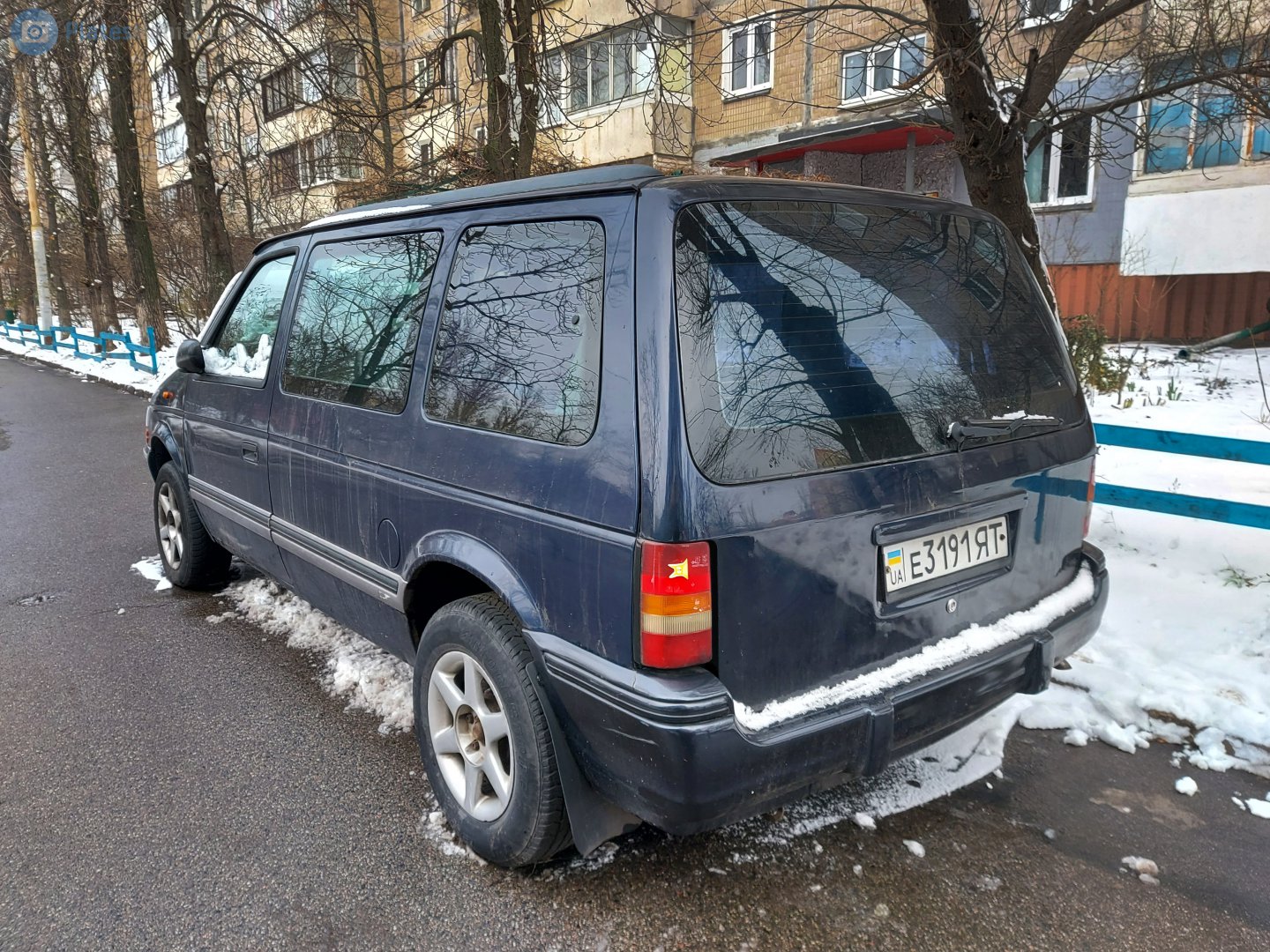 е 3191 ЯТ, Chrysler Voyager 2nd gen (AS), 1990–1995