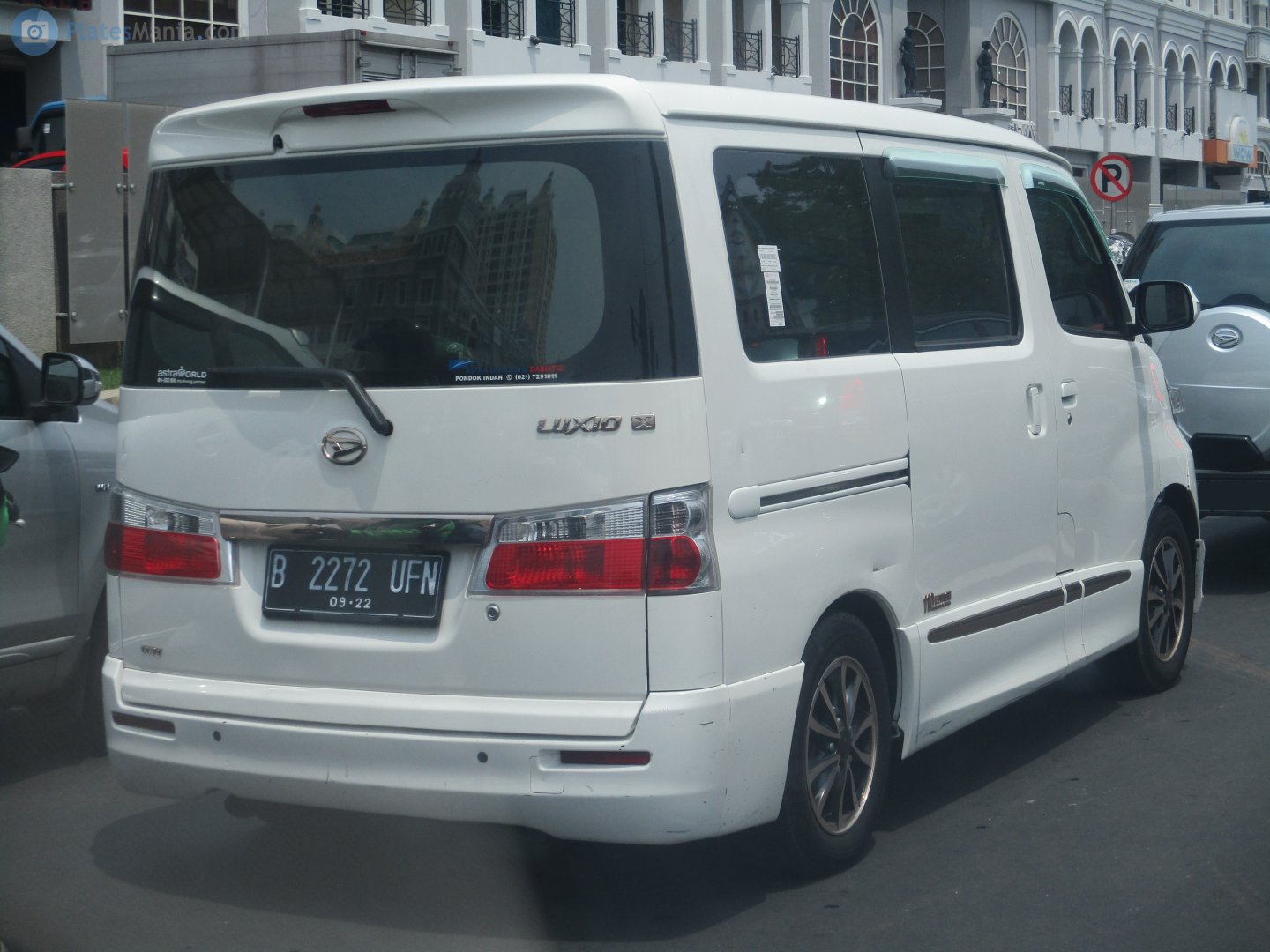 B 2272 UFN, Daihatsu Luxio 1st gen (S400), 2009–