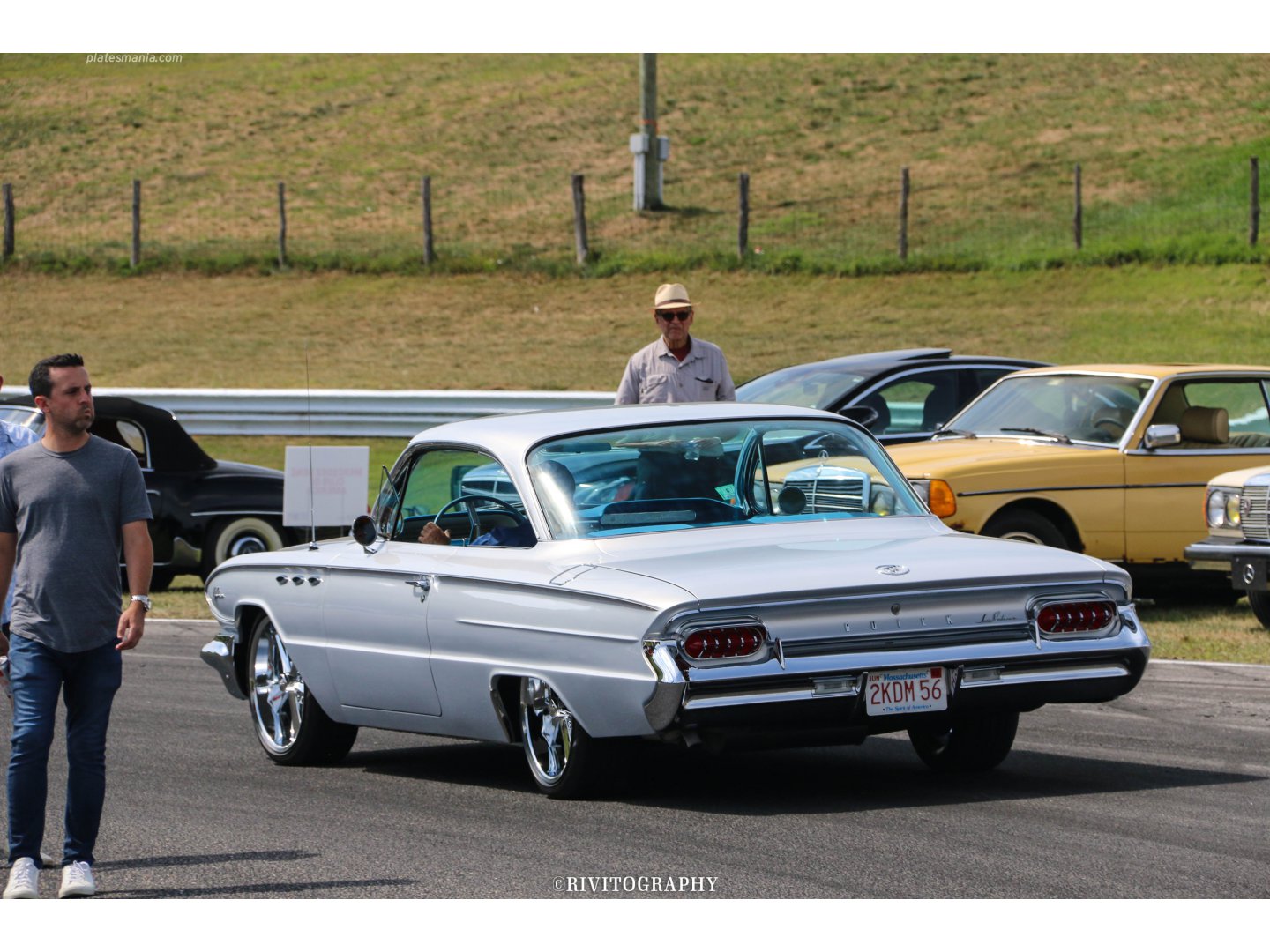 2KDM 56, Buick LeSabre 2nd gen 1961 2-door Hardtop (4437; B-body), 1960–1961
