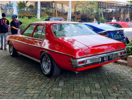 B 643 TT, Holden Premier