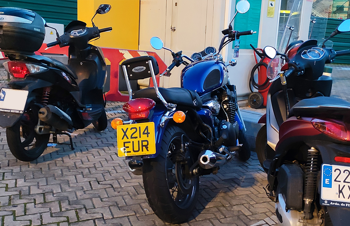 X214EUR, Triumph Motorcycles Legend 