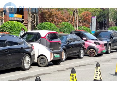 鲁B·D21021, Baojun E200