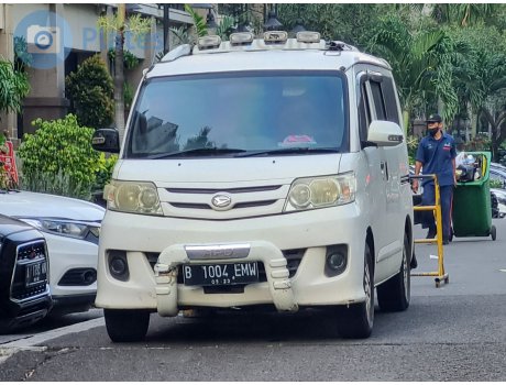 B 1004 EMW, Daihatsu Luxio