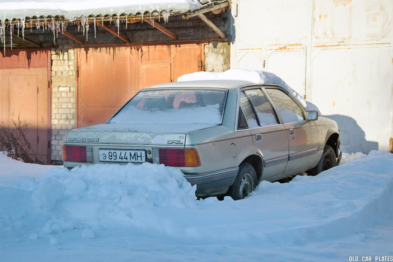 э 9944 МН, Opel Rekord 5th gen Sedan (E2), facelift, 1982–1986