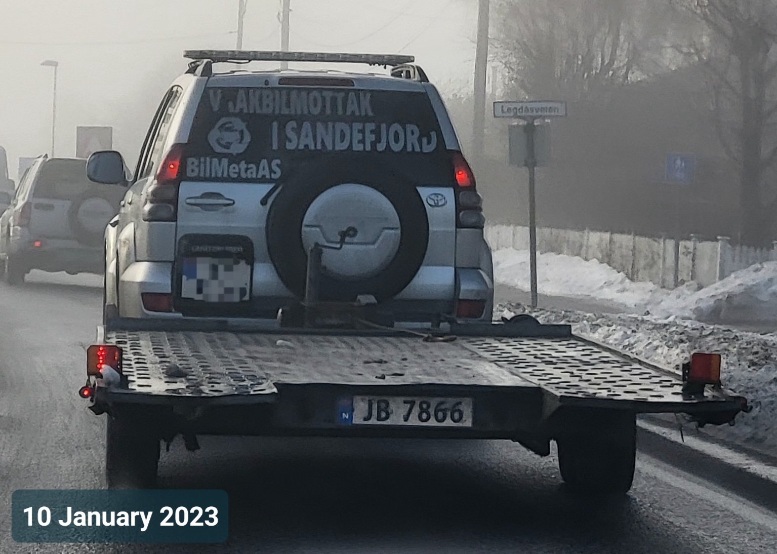 JB 7866, Tema/Temared 