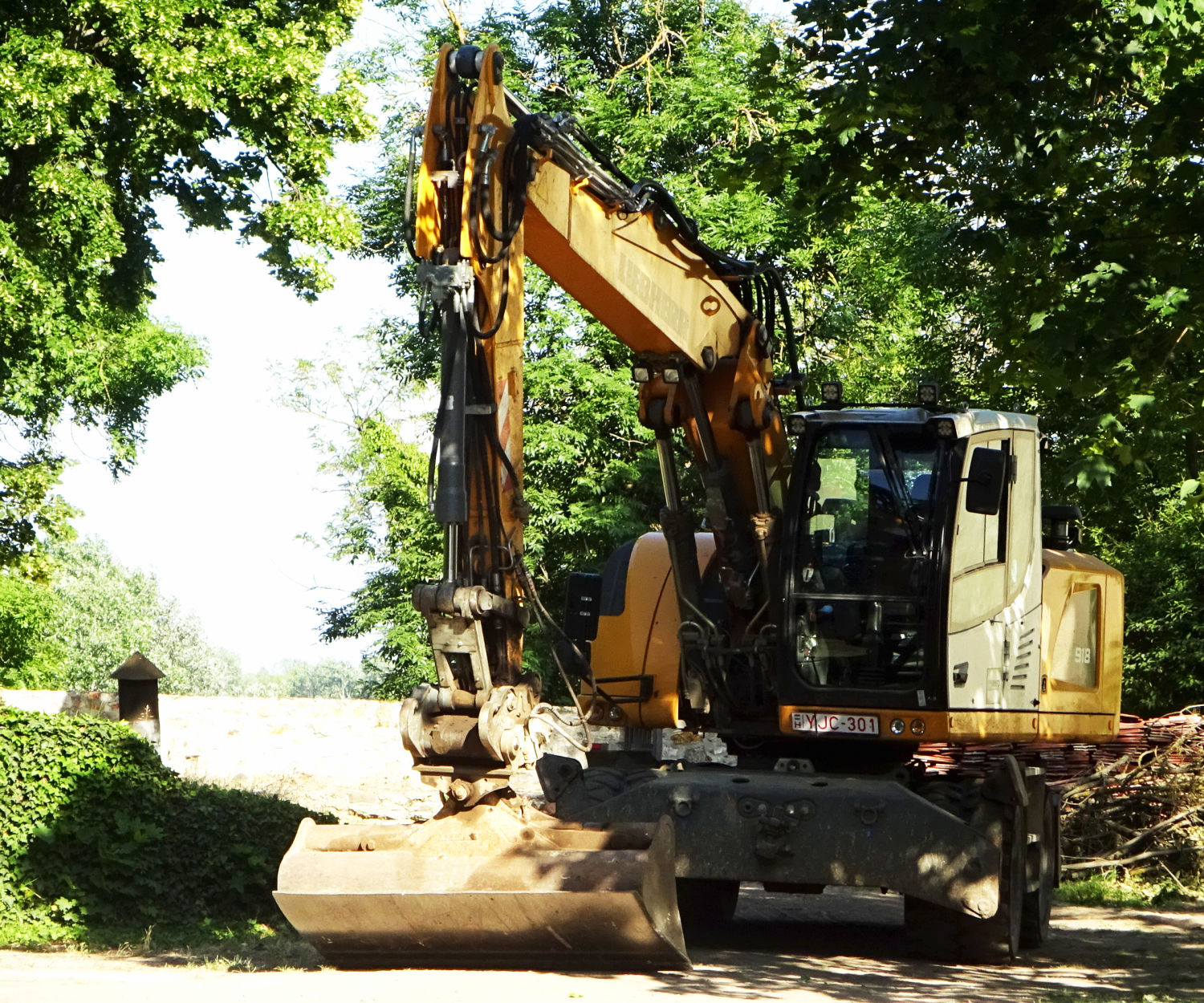 YJC-301, Liebherr A-Series 