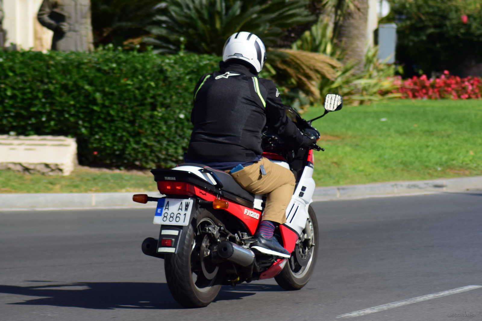 A 8861 AW, Yamaha FJ 