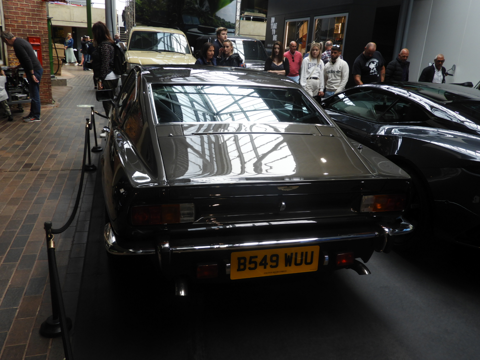 B549WUU, Aston Martin V8 