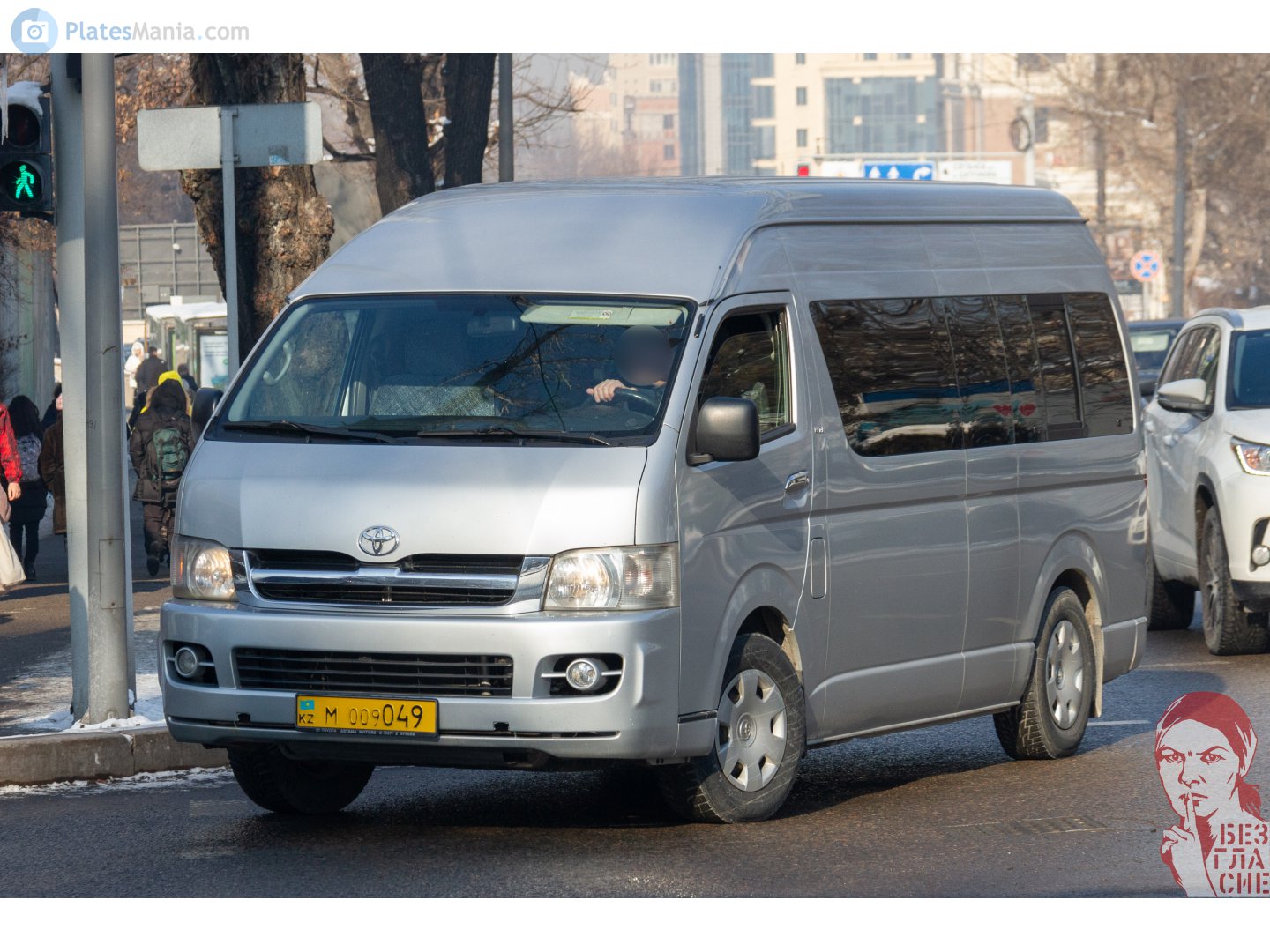M 009049, Toyota HiAce 5th gen Van (H200), 2004–