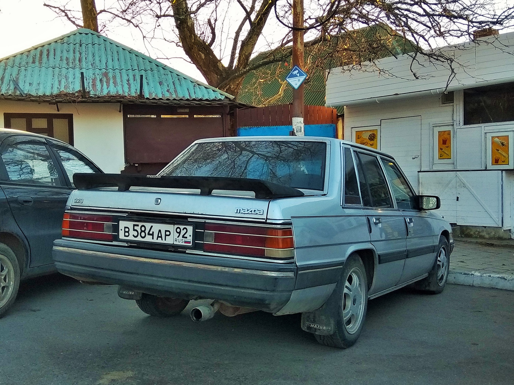 в 584 ар 92, Mazda 929 3rd gen Sedan (HB), 1982–1986
