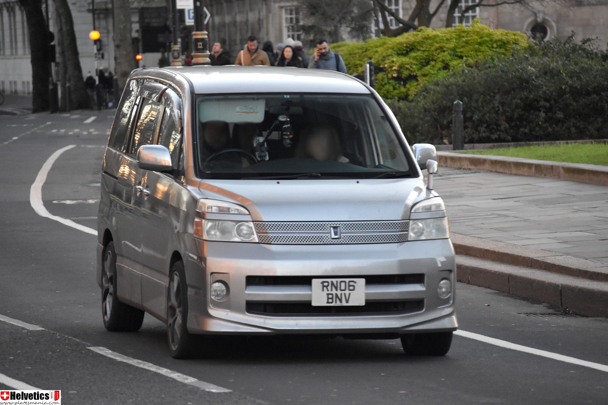 RN06BNV, Toyota Voxy 1st gen (R60), 2001–2007