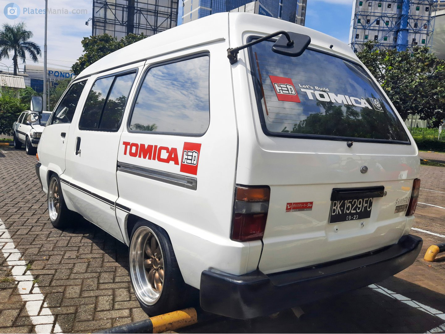 BK 1529 FC, Daihatsu Delta 2nd gen Wide Van (B10/B20/B30), 1982–1996