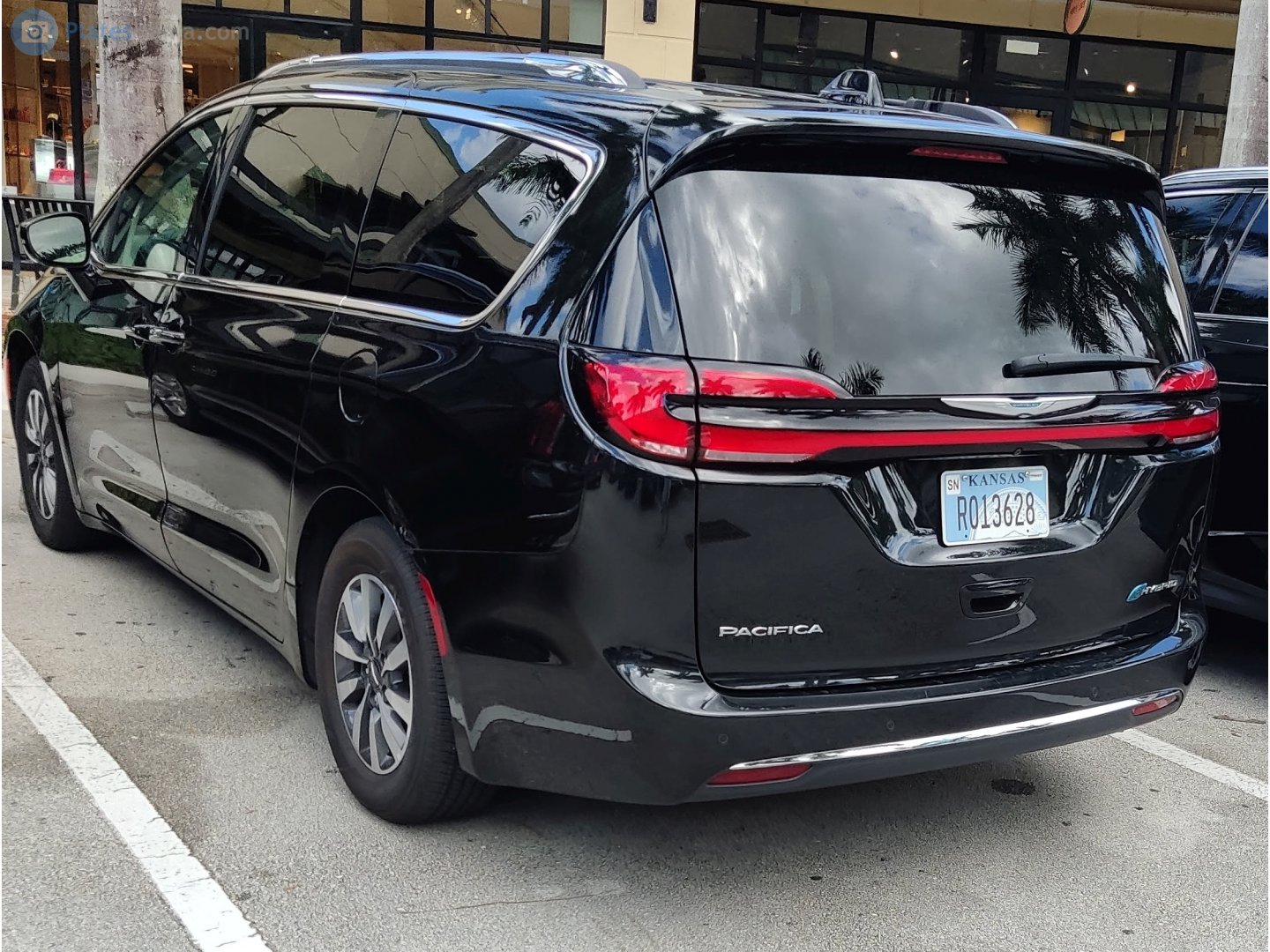 R013628, Chrysler Pacifica 2nd gen Minivan (RU), facelift, 2020–