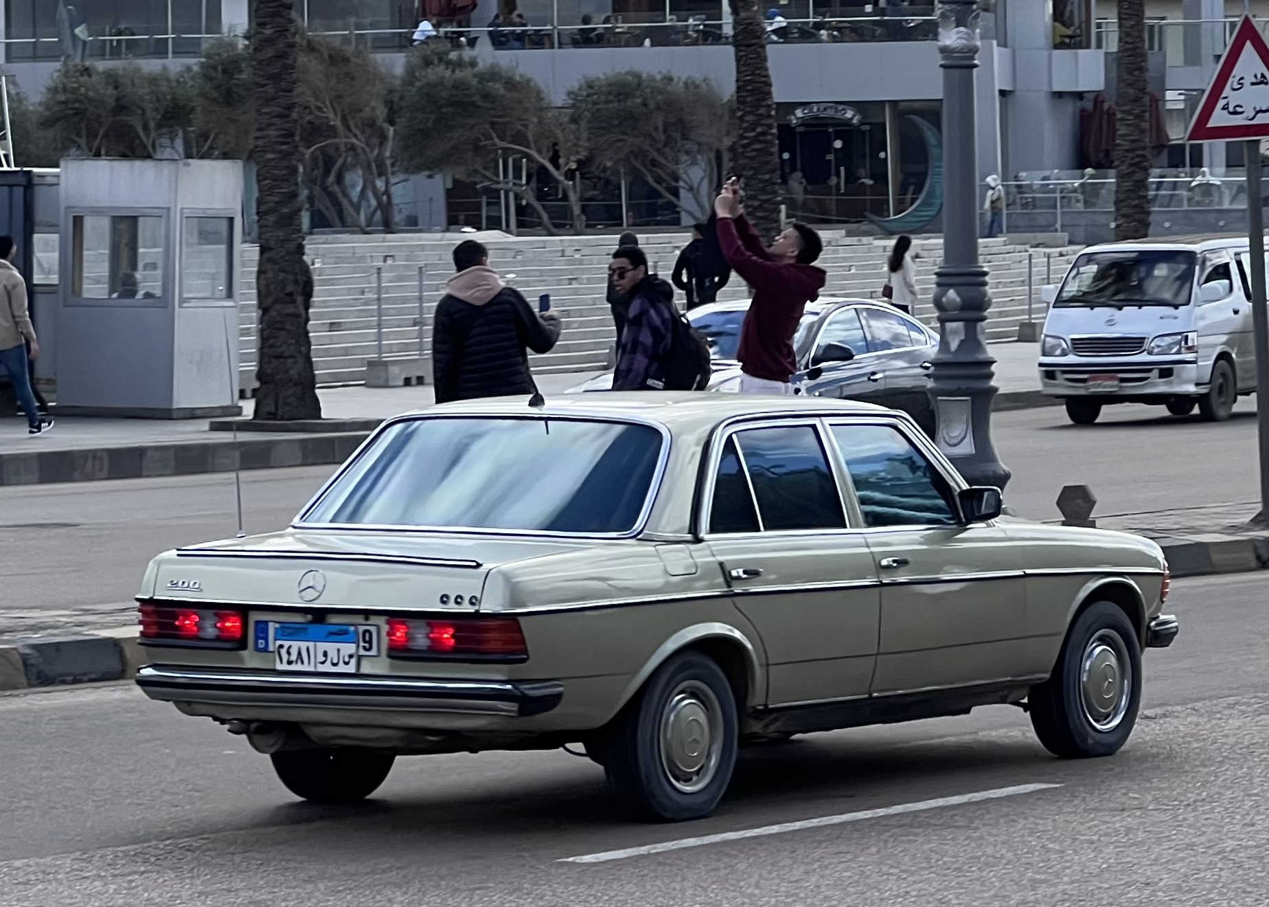 ٢٤٨١ ولس, Mercedes-Benz E-Klasse 200–300 Sedan (W123), 1975­–1986