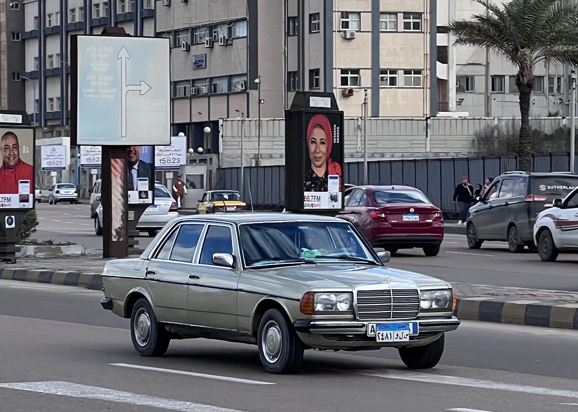 ٢٤٨١ ولس, Mercedes-Benz E-Klasse 200–300 Sedan (W123), 1975­–1986
