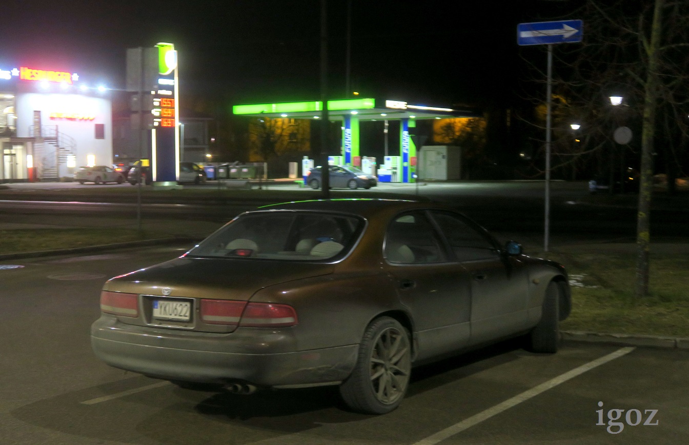 YKU 622, Mazda Sentia 1st gen (HD), 1991–1995