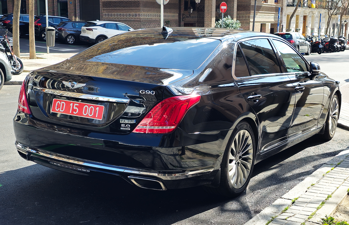 CD 15 001, Genesis G90 1st gen (HI), 2016–2019