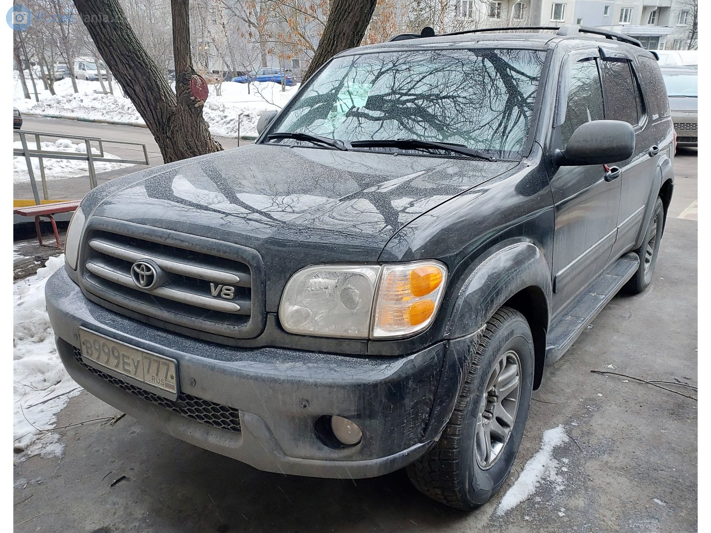 в 999 еу 777, Toyota Sequoia 1st gen (XK30/XK40), 2000–2007