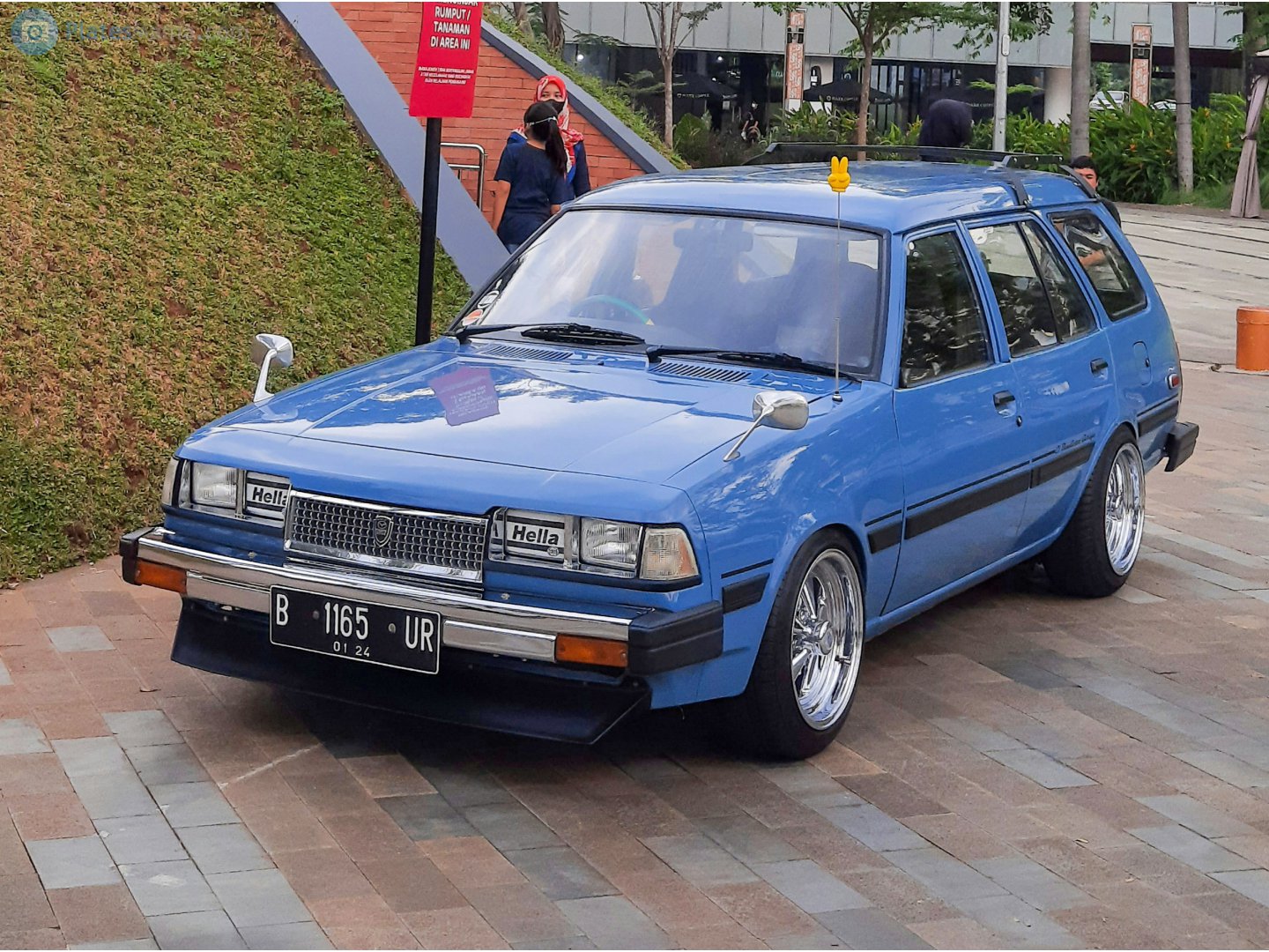 B 1165 UR, Mazda Vantrend 1st gen (FA4; ID-market), 1993–1997