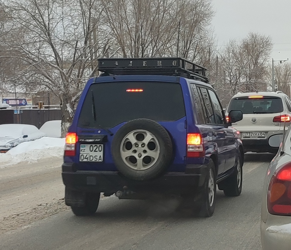 020 DSA 04, Mitsubishi Pajero iO 1st gen 5-door SUV (H70W), 1998–2007