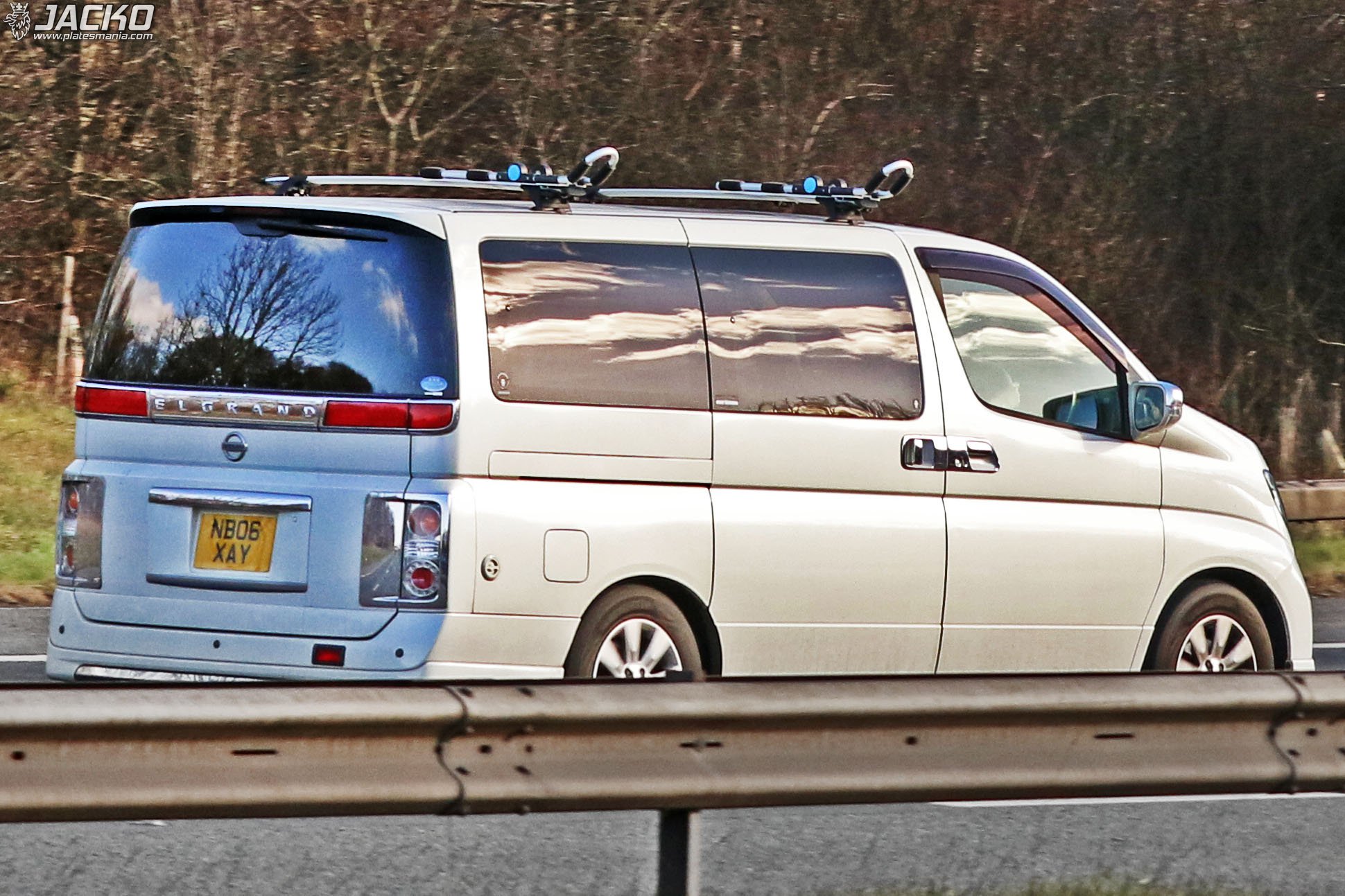 NB06XAY, Nissan Elgrand 2nd gen (E51), 2002–2010