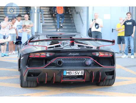 MB SV 8, Lamborghini Aventador