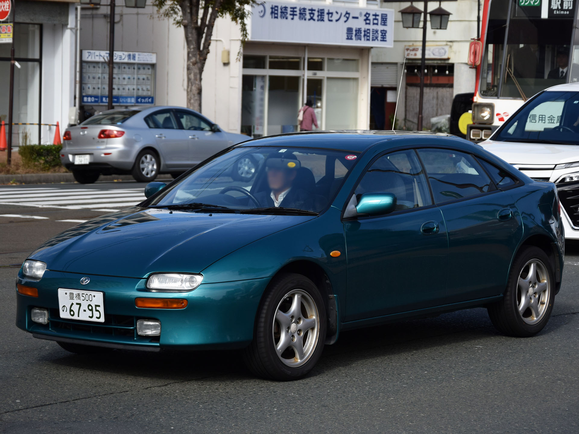 豊橋 500 の 6795, Mazda Lantis 1st gen Liftback (CB), 1994–1998
