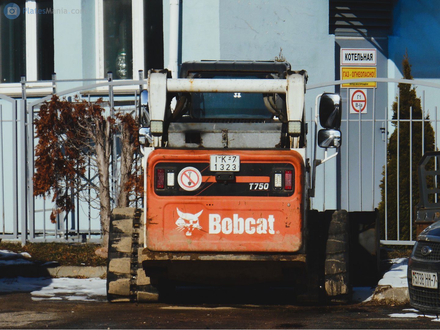 IK-7 1323, Bobcat T-Series 