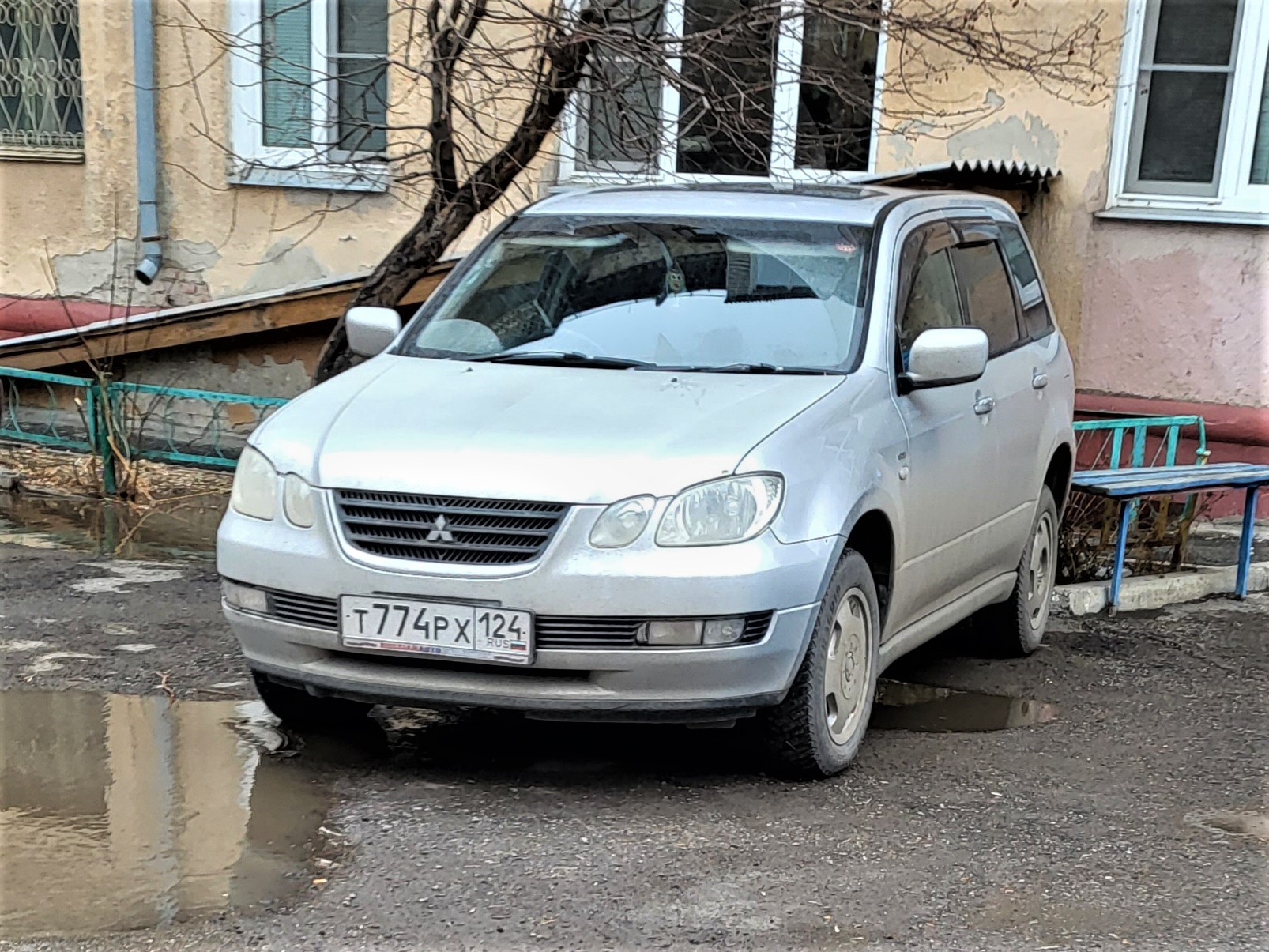 т 774 рх 124, Mitsubishi Airtrek 1st gen (CU/ZE/ZF; JP-market), 2001–2005