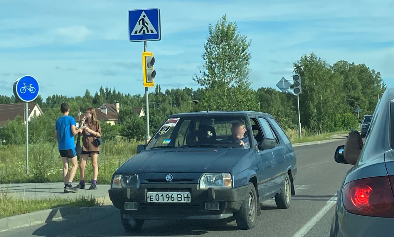 е 0196 ВН, Skoda Forman 1st gen Combi (785), 1990–1995