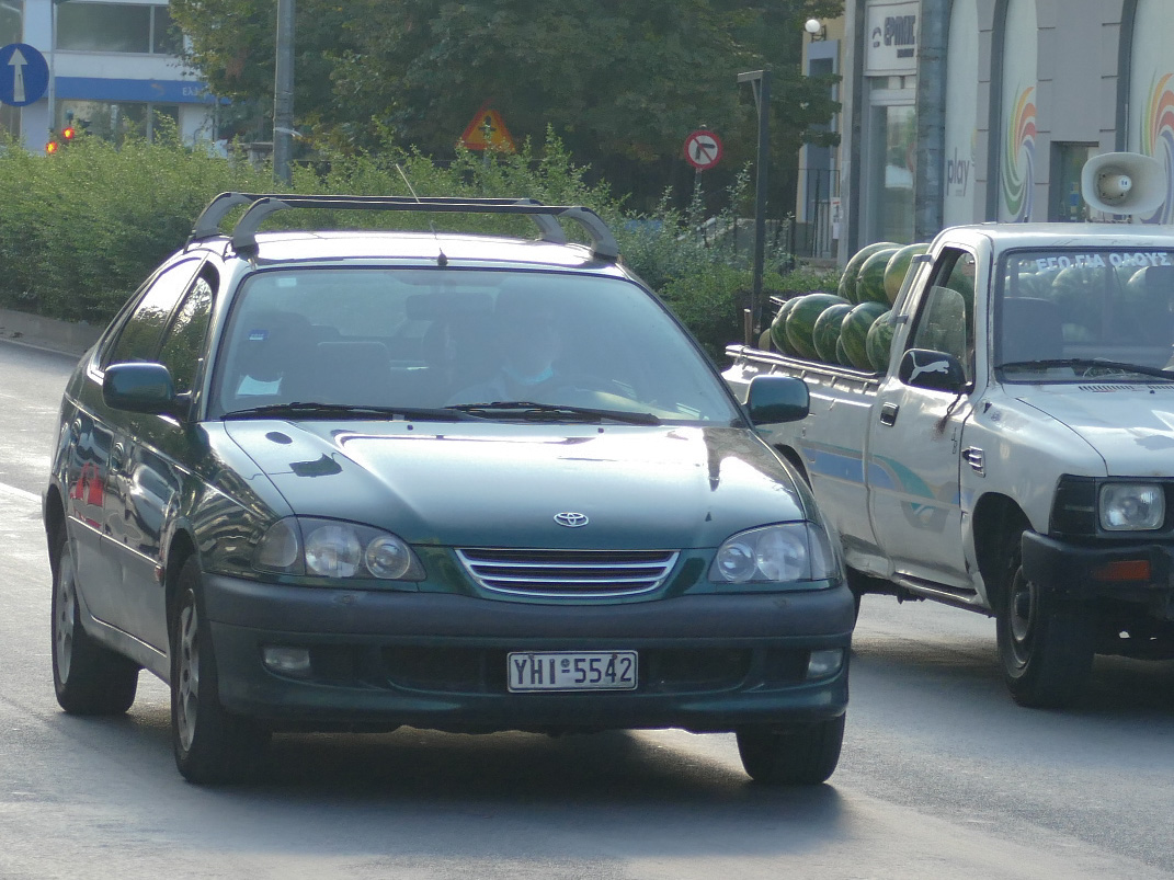 YHI-5542, Toyota Avensis 1st gen Liftback (T220), 1997–2003