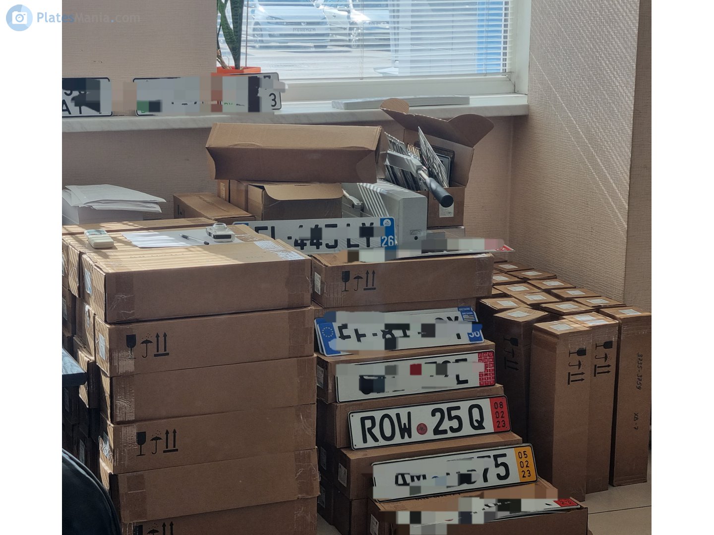 ROW 25 Q, License plate without vehicle 