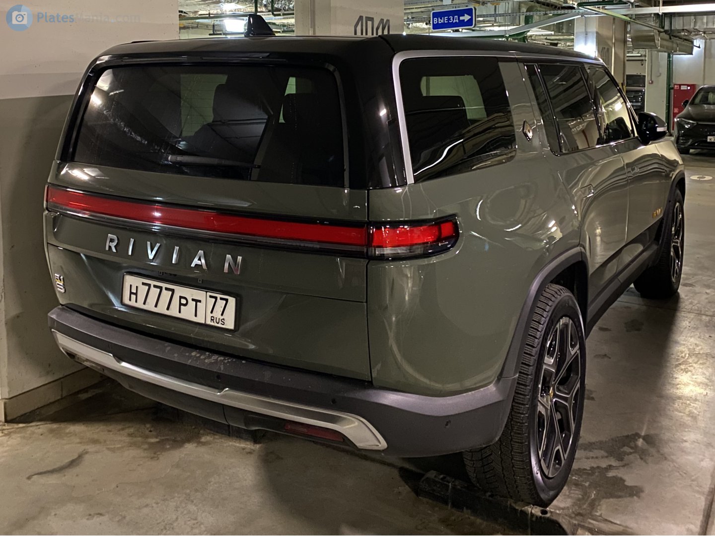 н 777 рт 77, Rivian R1S 1st gen, 2022–