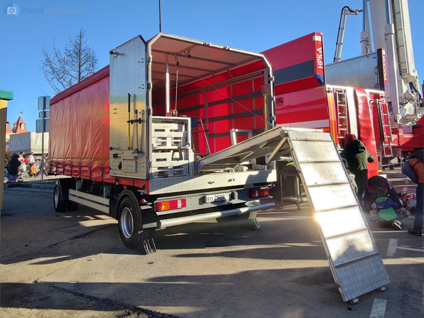 ео 2928 77, Trailers 