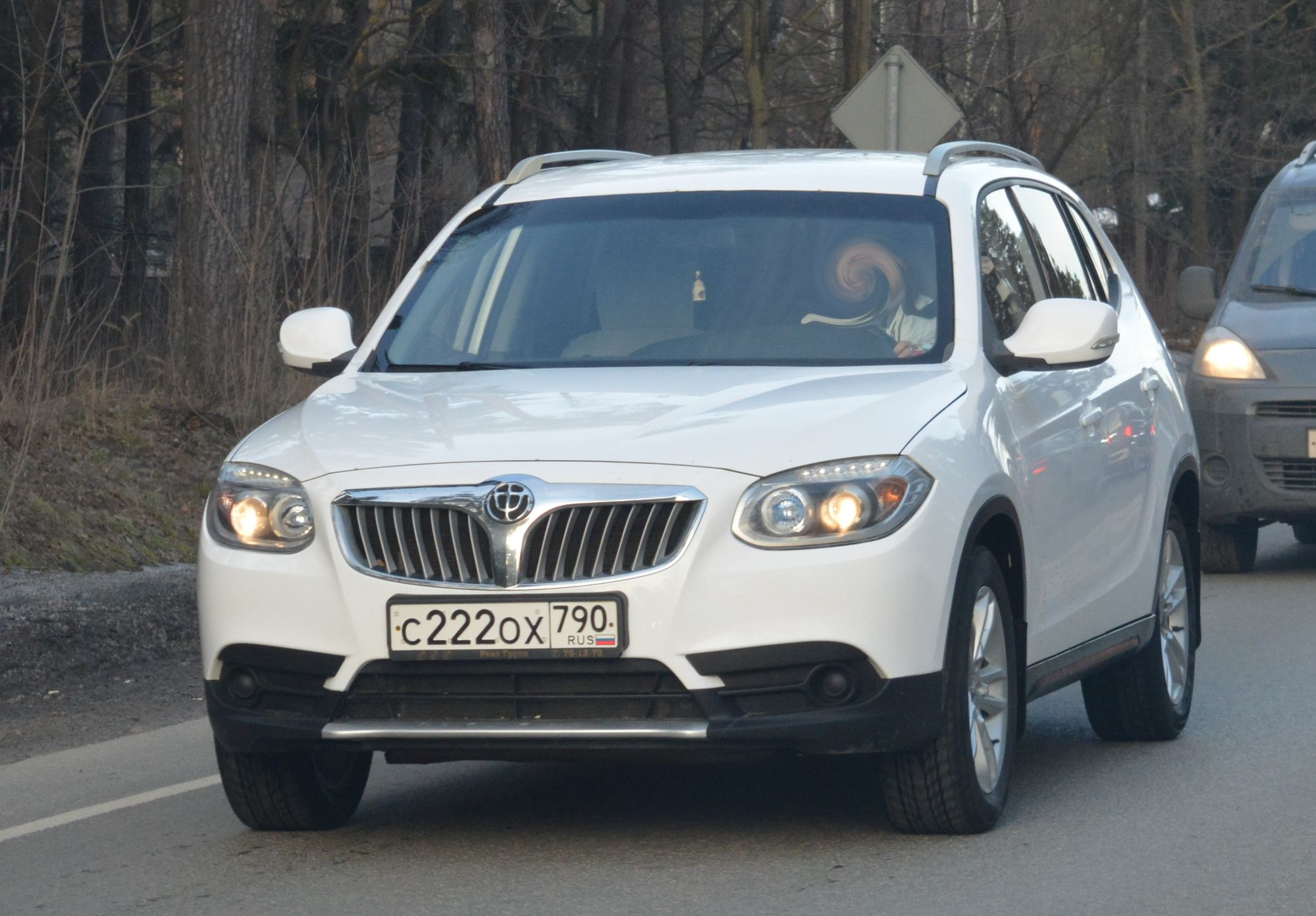 с 222 ох 790, Brilliance (Huachen Zhonghua) V5 