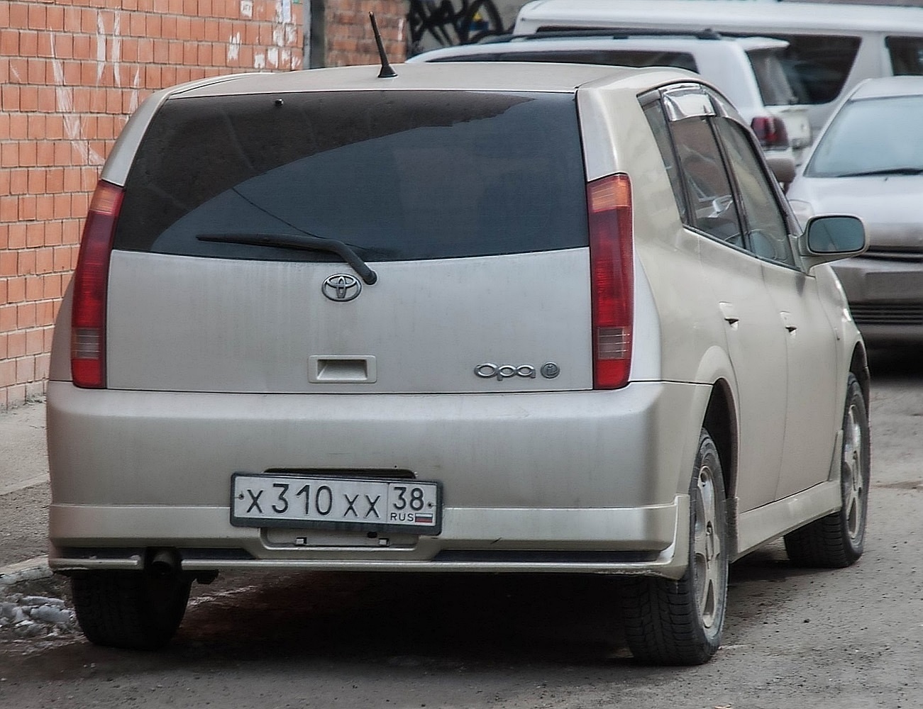 х 310 хх 38, Toyota Opa 1st gen (XT10), 2000–2005