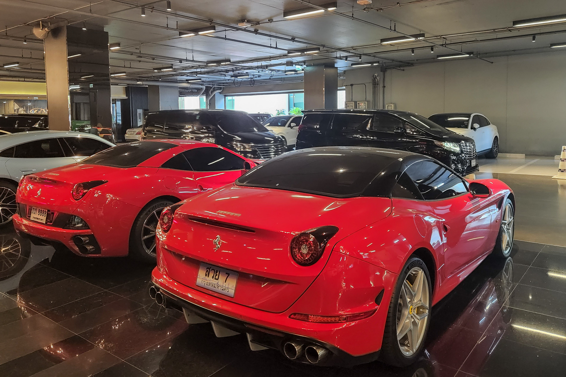 สวย 7, Ferrari California 1st gen T (149M), 2013–2017