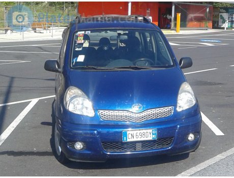 CN 698 DY, Toyota Yaris Verso