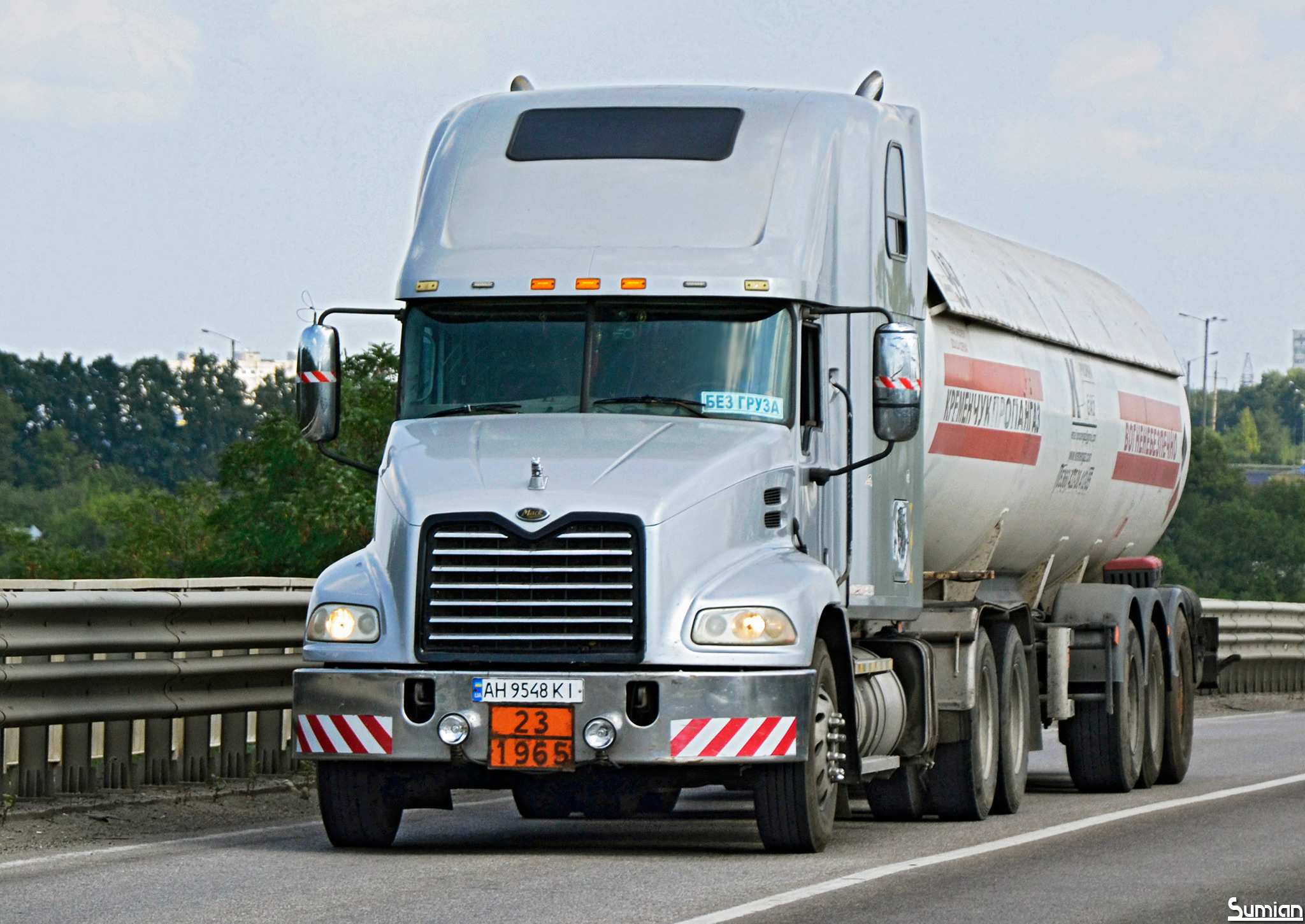 AH 9548 KI, Mack Vision 1st gen CX, 2000­–2007