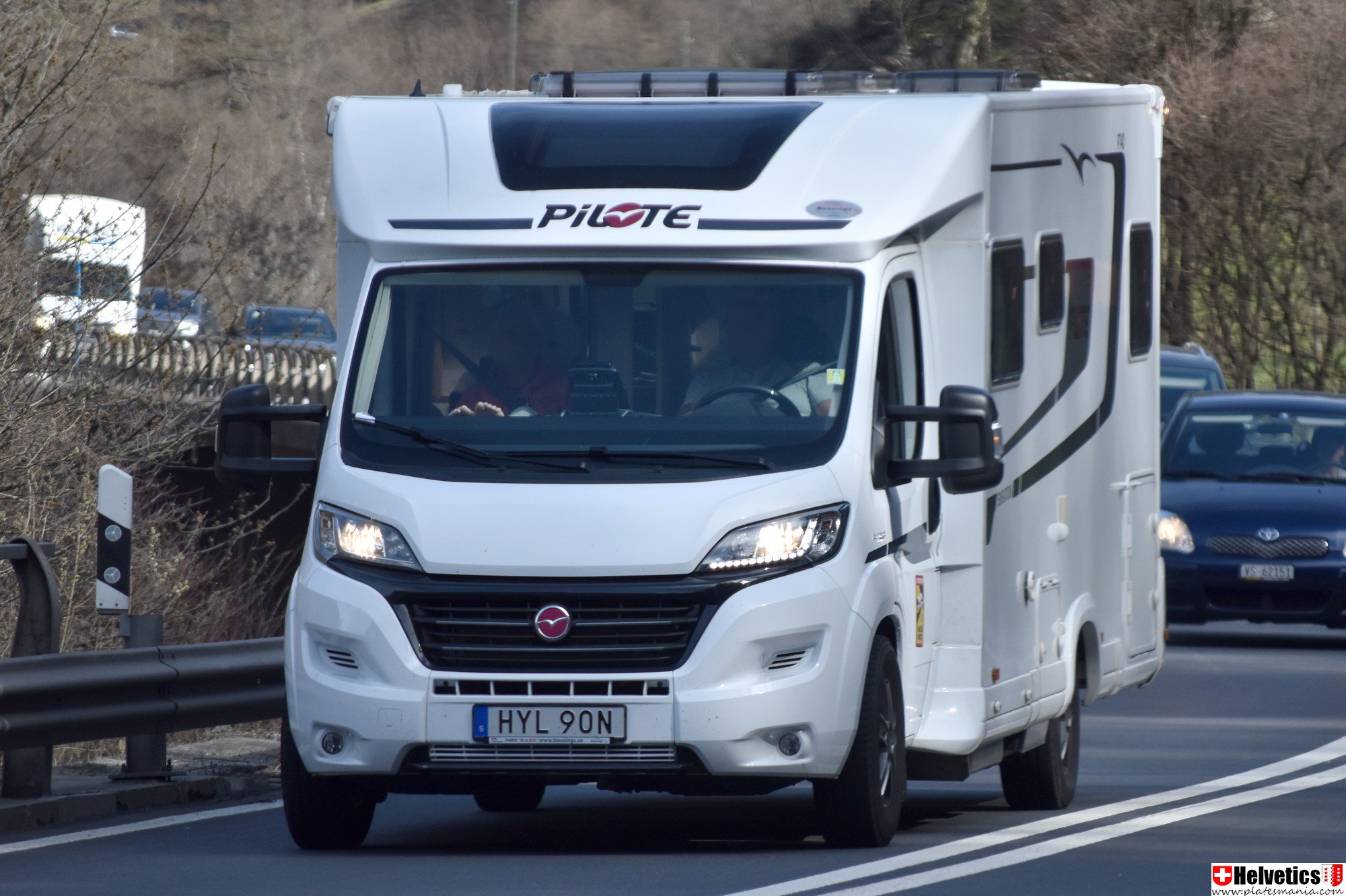 HYL 90N, Pilote P-Series 