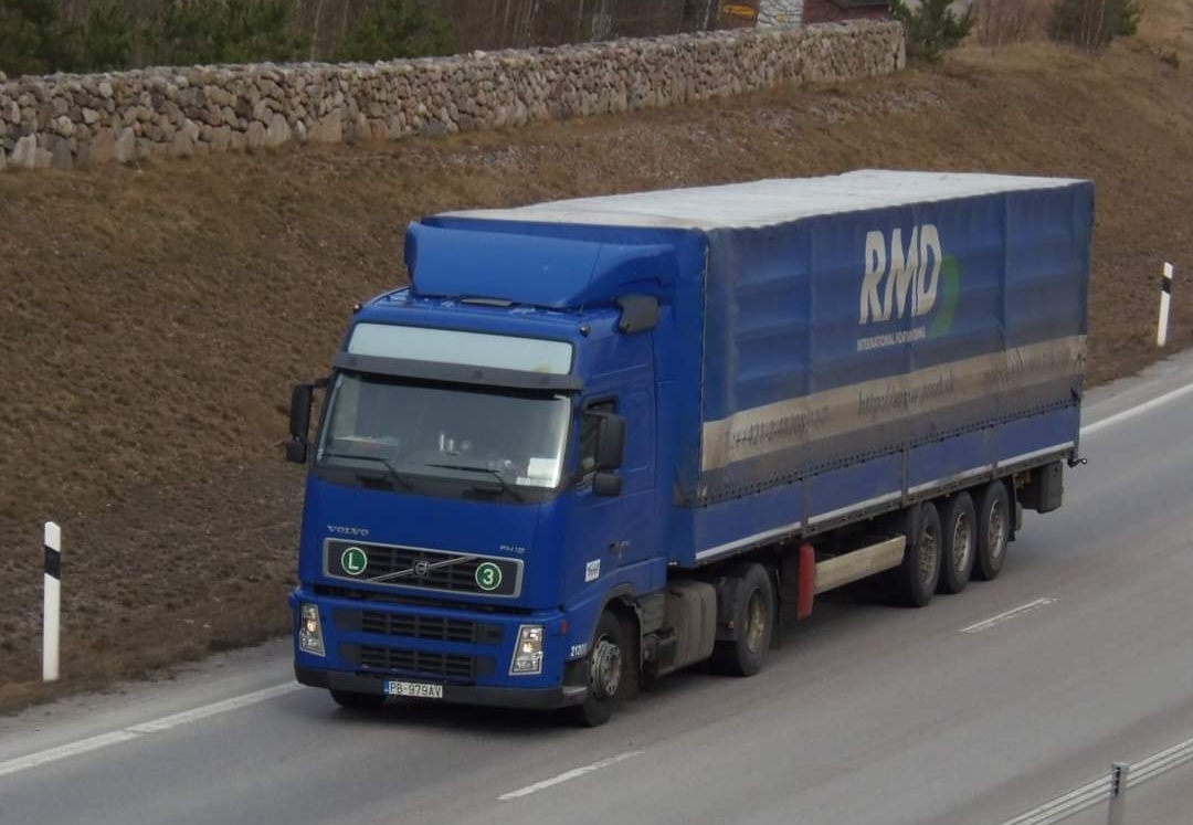 PB-979AV, Volvo FH 2nd gen, 2002–2008