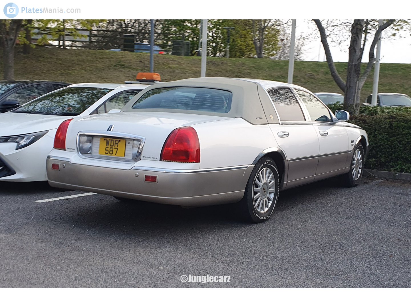 WDR587, Lincoln Town Car 3rd gen (FN145), facelift, 2003–2011