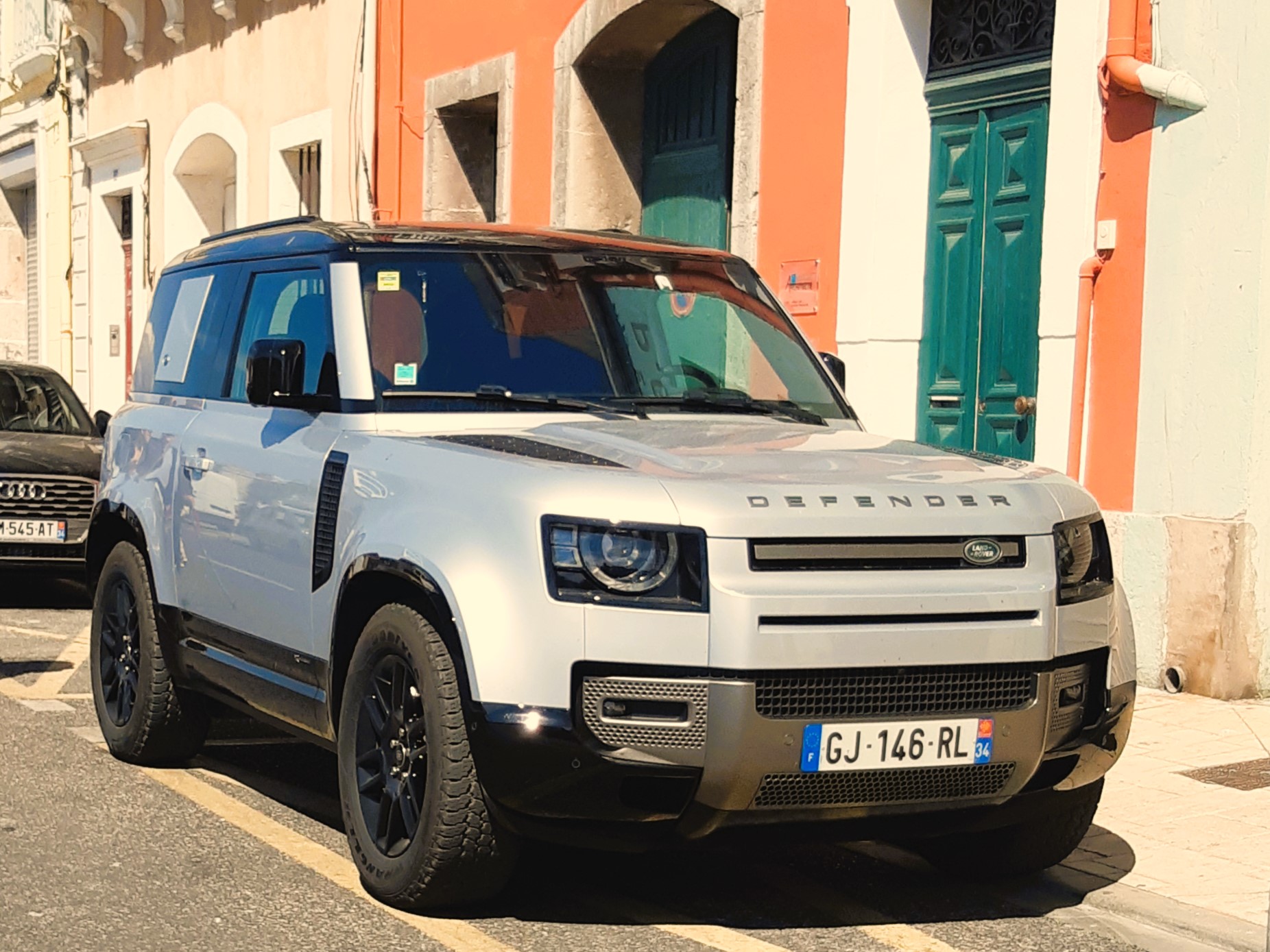 GJ-146-RL, Land Rover Defender 2nd gen 90