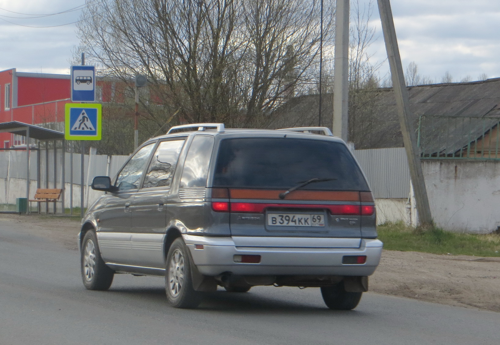 в 394 кк 69, Mitsubishi Space Wagon 2nd gen (N30/N40), 1991–1998