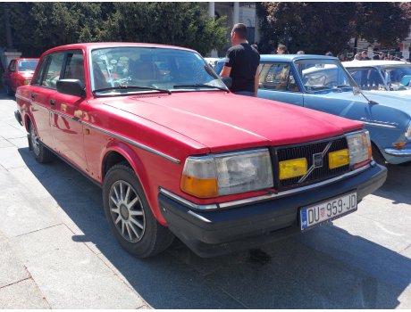 DU 959-JD, Volvo 240-Series