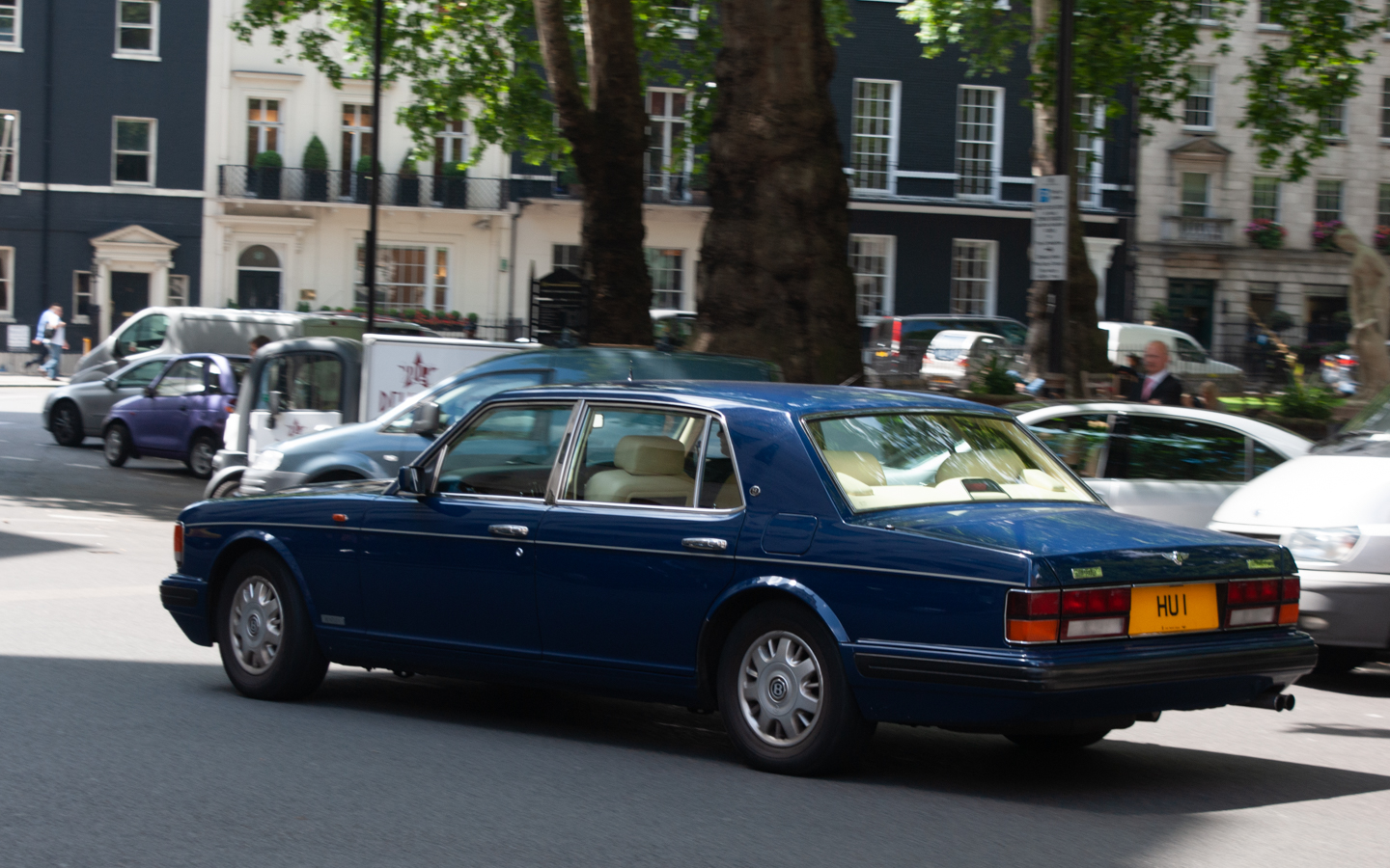 HU1, Bentley Brooklands 1st gen Sedan, 1992–1998