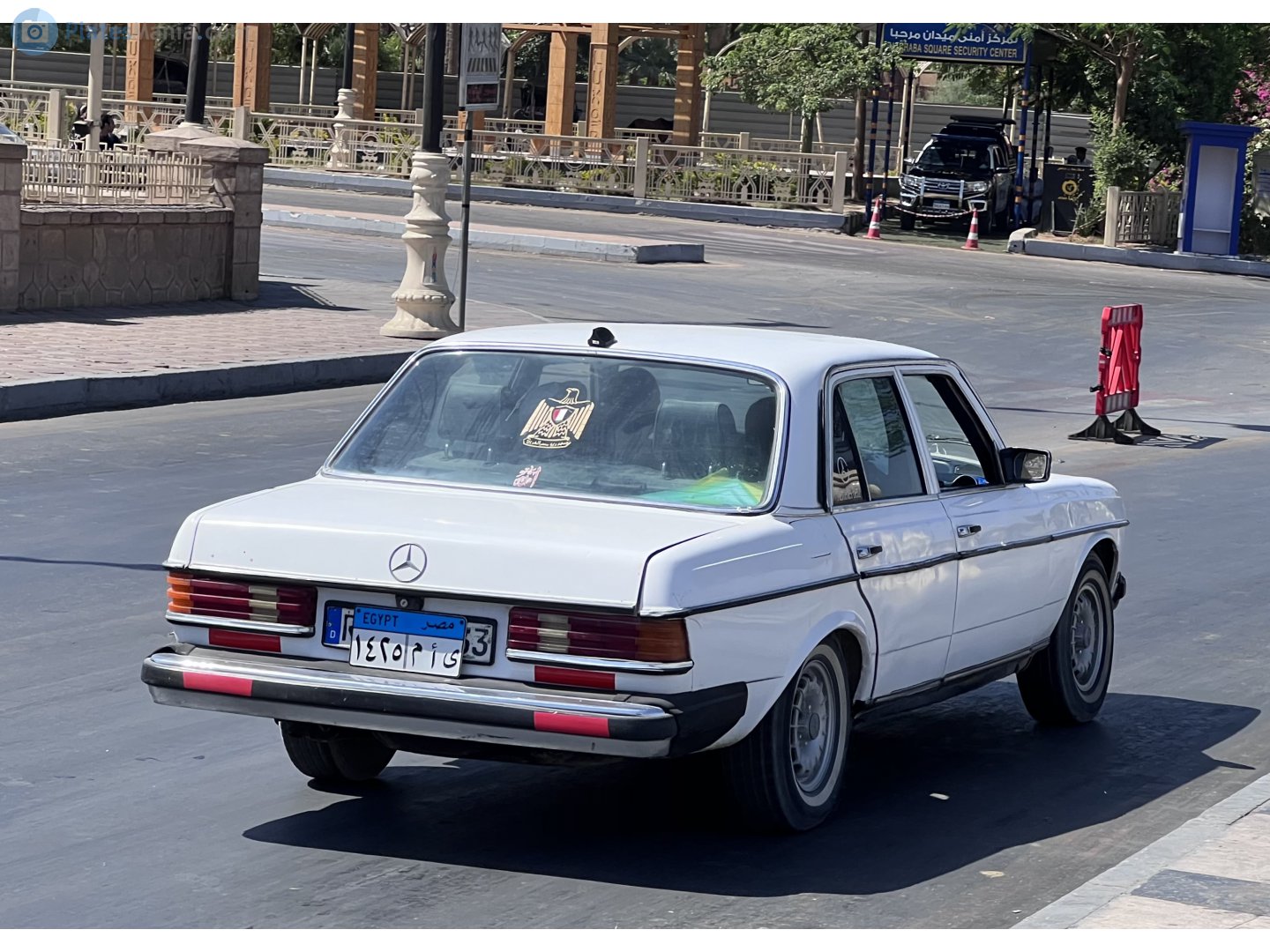 ١٤٢٥ مأى, Mercedes-Benz E-Klasse 200–300 Sedan (W123), 1975­–1986