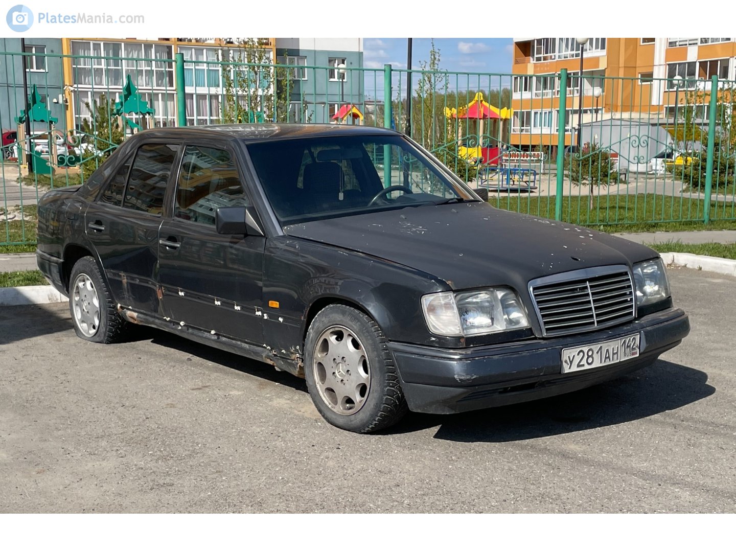 у 281 ан 142, Mercedes-Benz E-Klasse 1st gen Sedan (W124), 1984­–1995