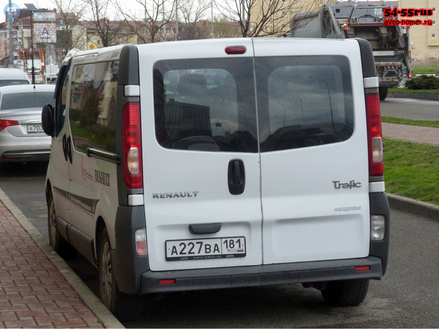 а 227 ва 181, Renault Trafic 